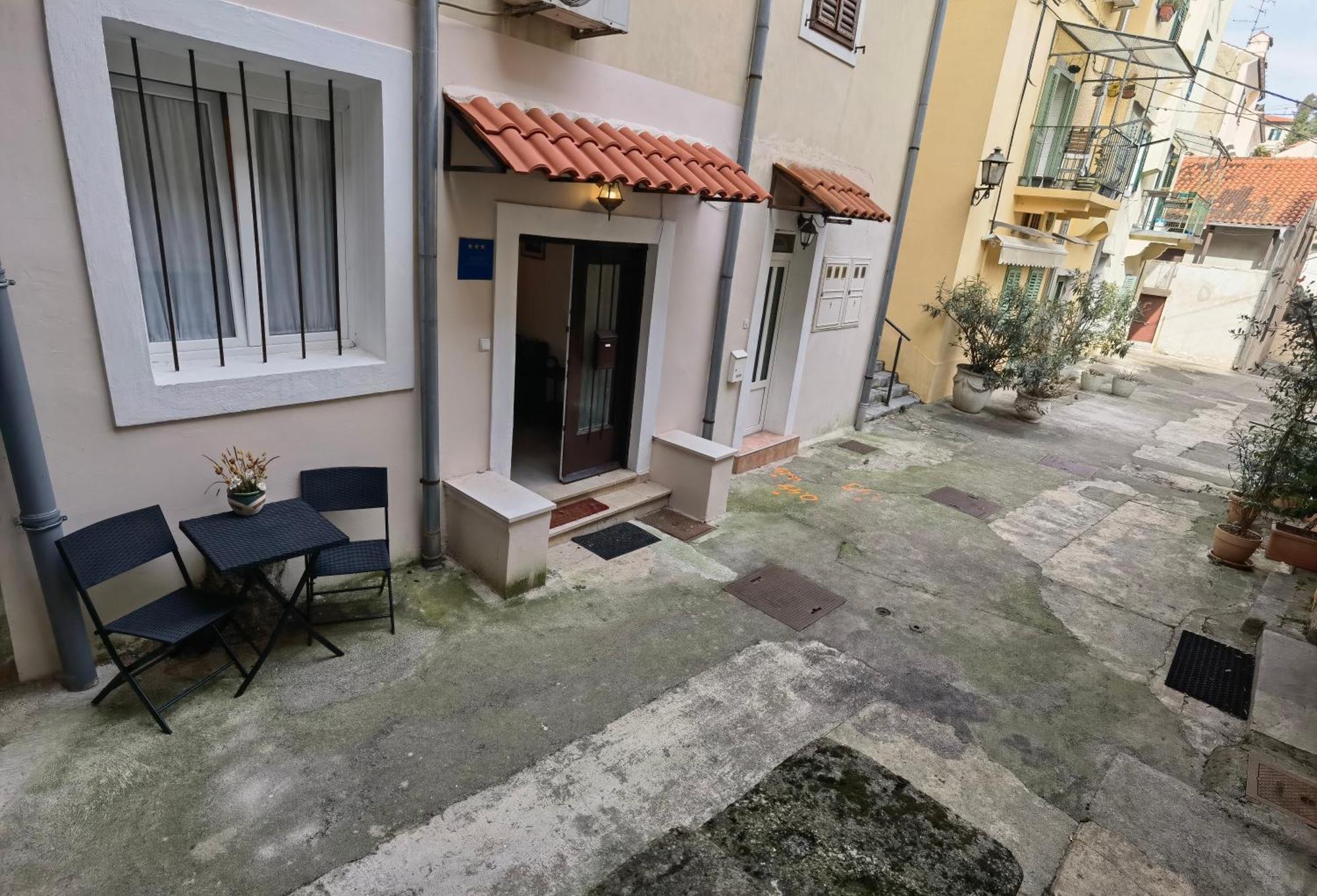 Apartment Zlatko , Ten Steps To The Sea Opatija Extérieur photo